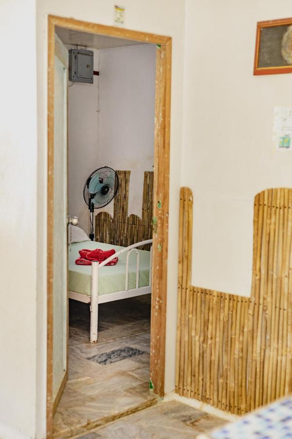 Puerto Galera Hostel Exterior photo